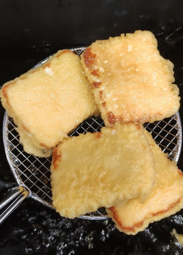 Halloumi Fritters 